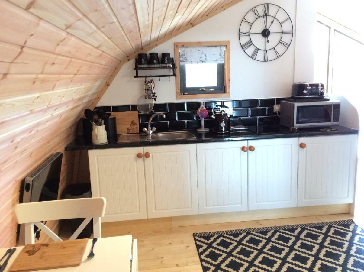 Achmelvich View Self Catering Apartment ลอคคินเวอร์ ภายนอก รูปภาพ